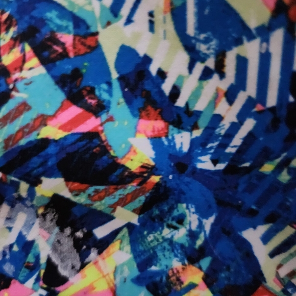 GapFit Floral Print Mid-Rise Capri Leggings – Size M - Picture 4 of 6